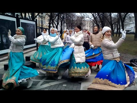 Видео: 2022-04-16 Харинама Кузнецкий Мост. Harinama on Kuznetsky Most Street.