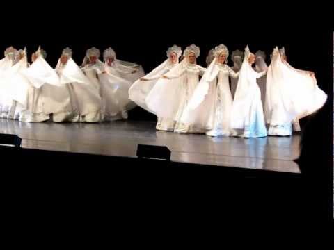 Видео: ХОРОВОД «СЕВЕРНОЕ СИЯНИЕ» - ENSEMBLE FOLKLORIQUE RUSSE «BERIOZKA»