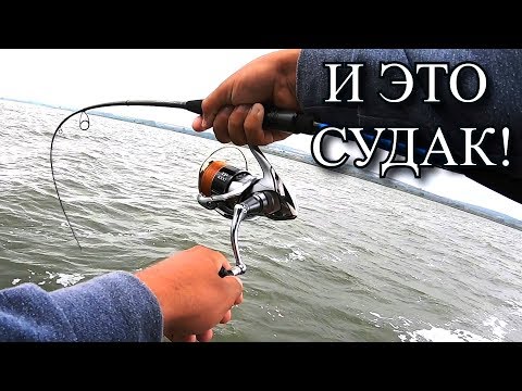 Видео: Рыбалка на рака. Чуть спиннинг не сломал. Судак силач!)