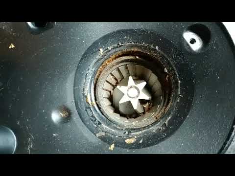 Видео: Кофемашина Krups EA82 генеральная чистка, замена манжеты нижнего поршня