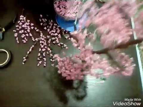 Видео: Часть 1 плетем сакуру из бисера