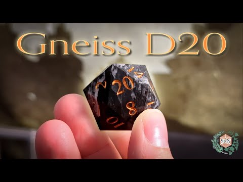 Видео: Ручная резка D20 из прекрасного гнейса!