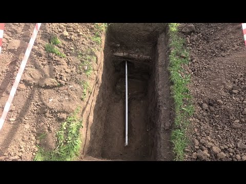 Видео: Копаем приямки для горизонтально направленного бурения (прокола)