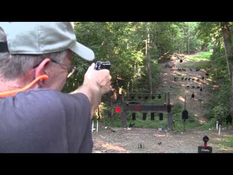 Видео: Sig P226 против Beretta 92FS