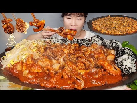 Видео: Примерно столько же острой пряности и жареный курицы? Мукбанг с жареным рисом и рисовым кулаком