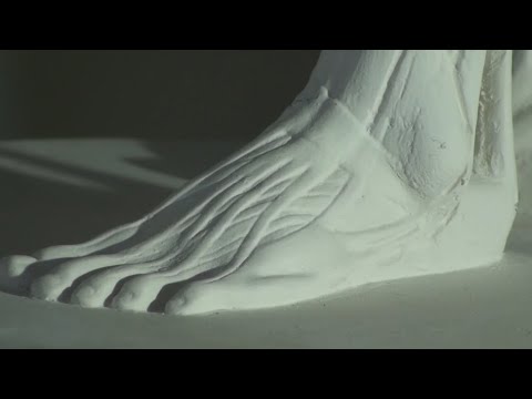 Видео: Лепка и рисунок стопы (Уроки скульптуры и рисунка)