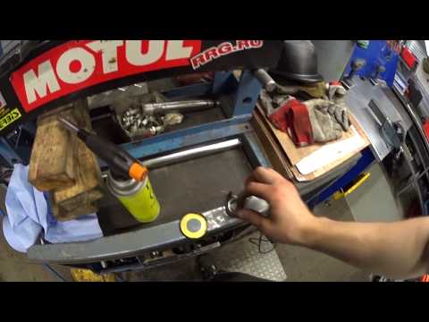 Видео: Как заменить подшипники рулевой на мотоцикле?