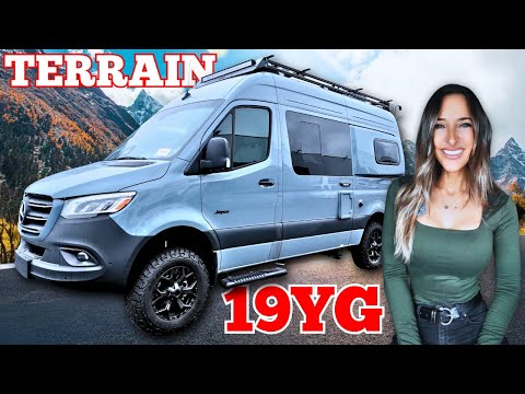 Видео: MERCEDES AWD AMDNESS! Jayco Terrain 19YG 2026 года с ОГРОМНЫМ ГАРАЖОМ!