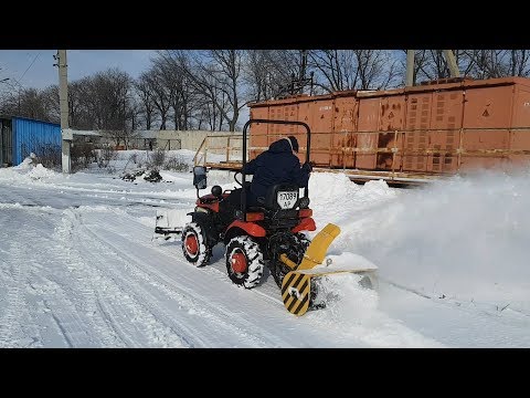 Видео: Уборка снега минитрактором МТЗ 152(Беларус 152) и снегоочиститель СН1.