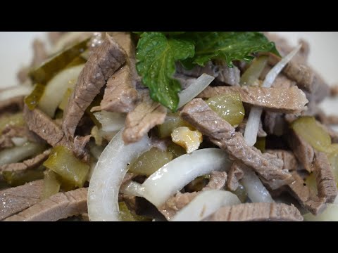 Видео: Гости ПОДРАЛИСЬ за этот салат! Его ОБОЖАЮТ ВСЕ! Вкусно и просто!