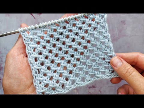Видео: Симпатичная фактурная мелкая сетка спицами для вязания джемпера,  жилетки, топа