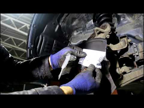 Видео: Mitsubishi Pajero 2008 Мицубиси Паджеро 3,2 литра Замена шпильки переднего колеса