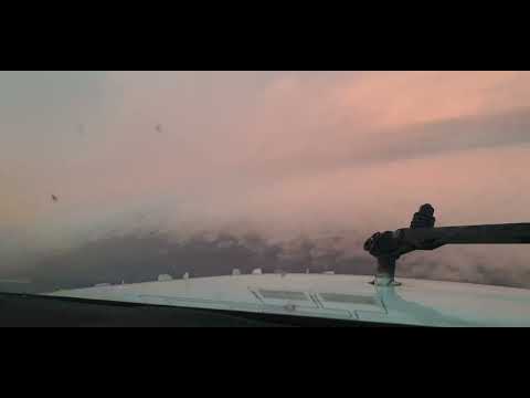 Видео: Посадка в Казани на Boeing-737, красивый закат