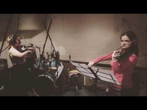 Видео: Cheshires. Скрипки