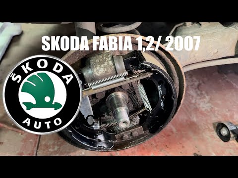 Видео: Skoda Fabia  🚙 2007, ЗАМЕНА ЗАДНИХ ТОРМОЗНЫХ КОЛОДОК