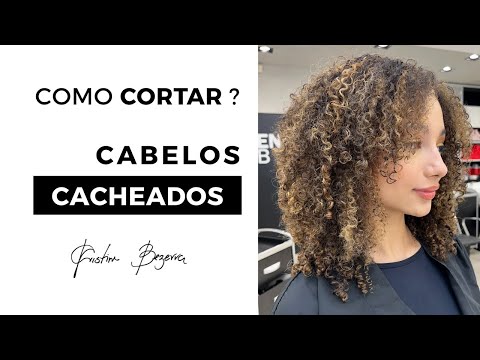 Видео: Как подстричь вьющиеся волосы?