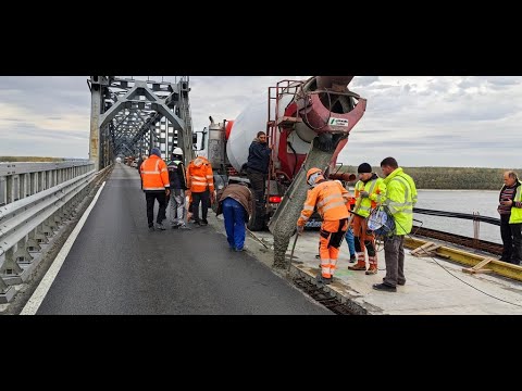 Видео: Шофьори съобразиха пътуванията си със затварянето на Дунав мост, други минават пеша