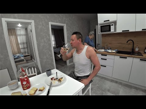 Видео: Приехал гость из Калининграда / пробуем солёный арбуз / жарим рёбрышки