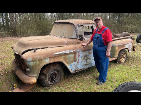 Видео: Находка из амбара: спасательный грузовик Chevy 1957 года «Ol Blue» увидел свет впервые за более ч...