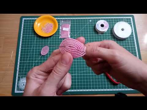 Видео: Орхидея из бисера. Часть 1. Лепесток.