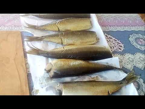 Видео: Селедка холодного копчения от А до Я. Приготовление и дегустация  Очистка сельди от костей и шкурки.