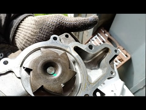 Видео: Замена помпы на Mercedes-Benz W210