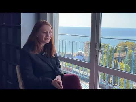 Видео: БЫТЬ МАМОЙ и доктором с Марией-Эмилией