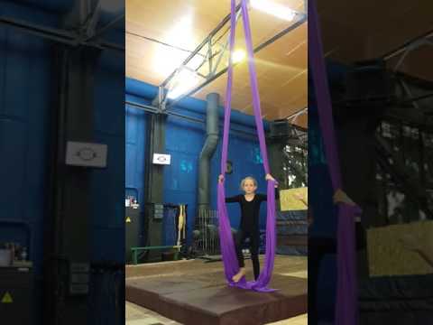 Видео: Aerial silk воздушные полотна