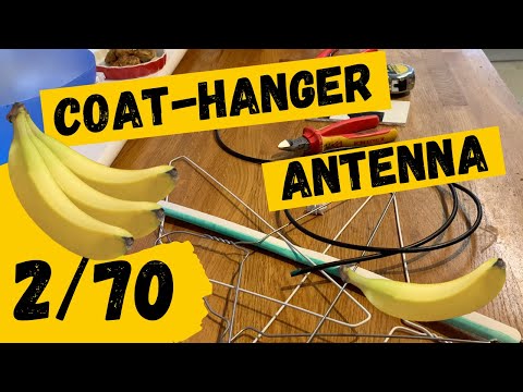 Видео: РАДИОЛЮБИТЕЛЬСКОЕ: Антенна-вешалка 2 м/70 см диполь.