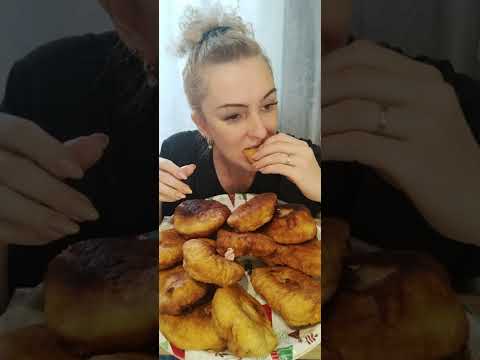 Видео: Мукбанг вкусные беляши 