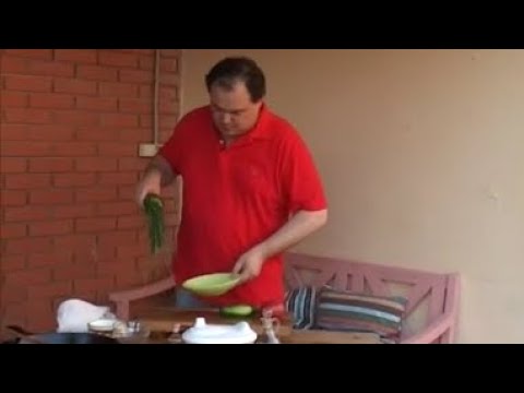 Видео: Шашлычки из говяжьей вырезки в маринаде. Жареные грибы лисички. Летний салат