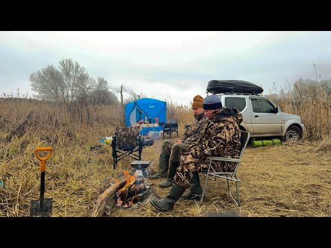 Видео: 🐠🐟 2 НОЧИ на ЗАЛИВАХ РЕКИ / КЕМПИНГ в ПАЛАТКЕ с ПЕЧКОЙ /  РЫБАЛКА с ЛОДКИ 🐠🐟