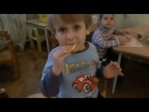 Видео: Завтрак в детском саду 2 прошёл год