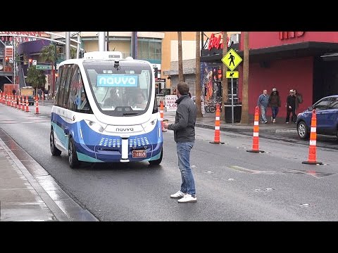 Видео: Прокатился на первом в мире автономном автобусе без водителя.