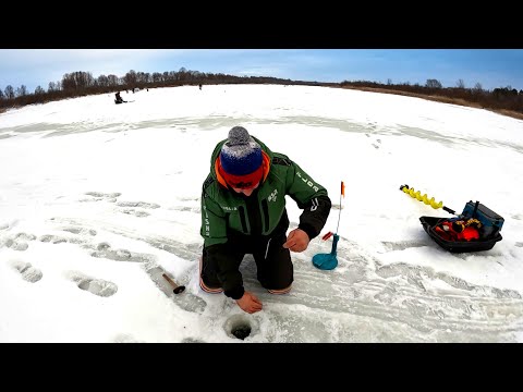 Видео: ПЕРВЫЙ ЛЁД 2024-25 ЩЕДРЫЙ НА УЛОВ! ЩУКА РЕЖЕТ ПОВОДКИ! Расставили ЖЕРЛИЦЫ в НОЧЬ а УТРОМ ПОНЕСЛОСЬ!