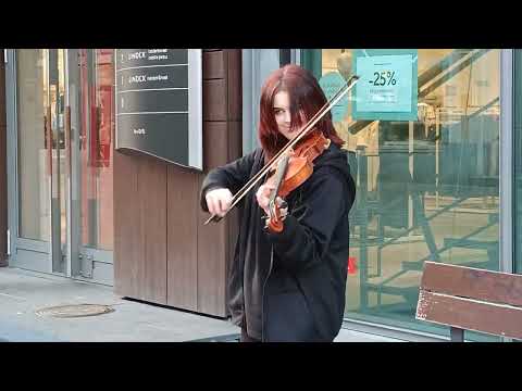 Видео: "Кукла колдуна" (КиШ) на улицах Таллинна