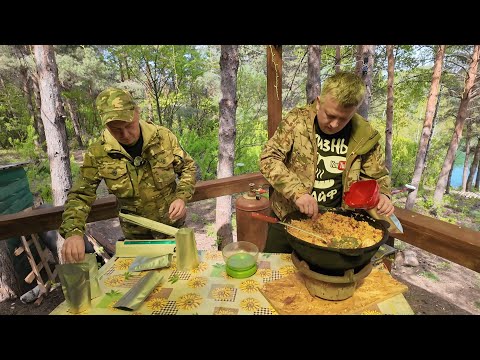 Видео: В лесной избушке на озере готовим плов из мяса дикого кабана, кормим нутрий, культурно отдыхаем!