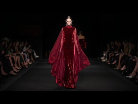 Видео: Chiara Boni La Petite Robe Лучший показ женской моды24!