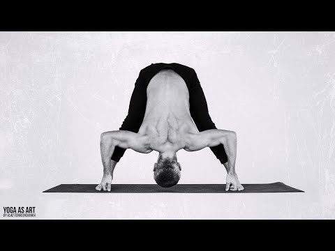 Видео: ЙОГА ТЕРАПИЯ необычная практика у стены МЯГКАЯ ХАТХА ЙОГА растяжка и удержание асан ПРАНАЯМА