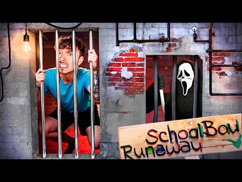 Видео: СБЕЖАЛ ИЗ ЛОВУШКИ МАНЬЯКА ВОЗЛЕ ДОМА ЗЛЫХ РОДИТЕЛЕЙ В SCHOOLBOY RUNAWAY В МАЙНКРАФТ!