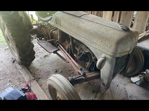 Видео: Спасаем трактор Ford 8n 1952 года, находящийся в сарае... Заведется ли он?
