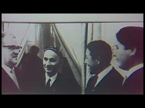 Видео: Документальный фильм "МАНАС ЛЕВИЕВ. ОЧАРОВАН ТОБОЙ"