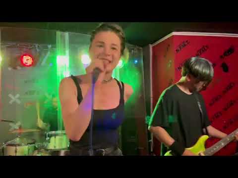 Видео: Нина Смит "Силуэт кита" на канале «Просто Очень Хорошо»