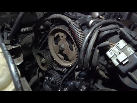 Видео: Замена ремня ГРМ, помпы, роликов и ручейкового ремня Peugeot 407