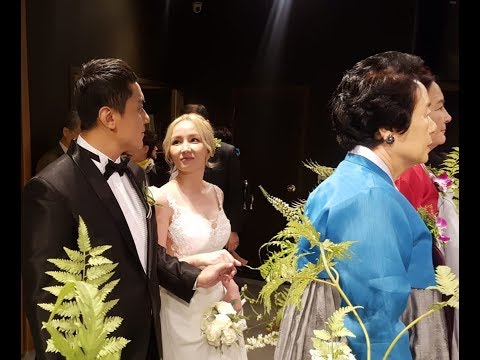 Видео: Свадьба в Корее.  Реакция моих родителей. Корейско - казахская свадьба.