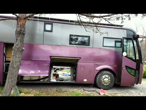 Видео: АВТОДОМ ИЗ АВТОБУСА. Обзор АвтобусДом. Что надо учесть при строительстве автодома.