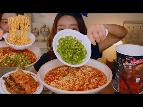 Видео: SUB]Острая лапша быстрого приготовленияㅣЧхонян с красным перцемㅣMUKBANG
