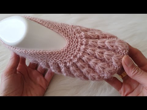 Видео: Я связала пинетки из ангорской пряжи, это было потрясающе ✅️ Модели бесшовных пинеток на две спицы