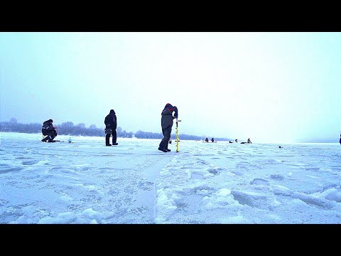 Видео: ПРОБУРИЛ ЛУНКУ, ОПУСТИЛ МОРМЫШКУ и ДЕЛО ПОШЛО!!!