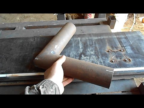 Видео: Как стыковать круглые трубы под 90 градусов